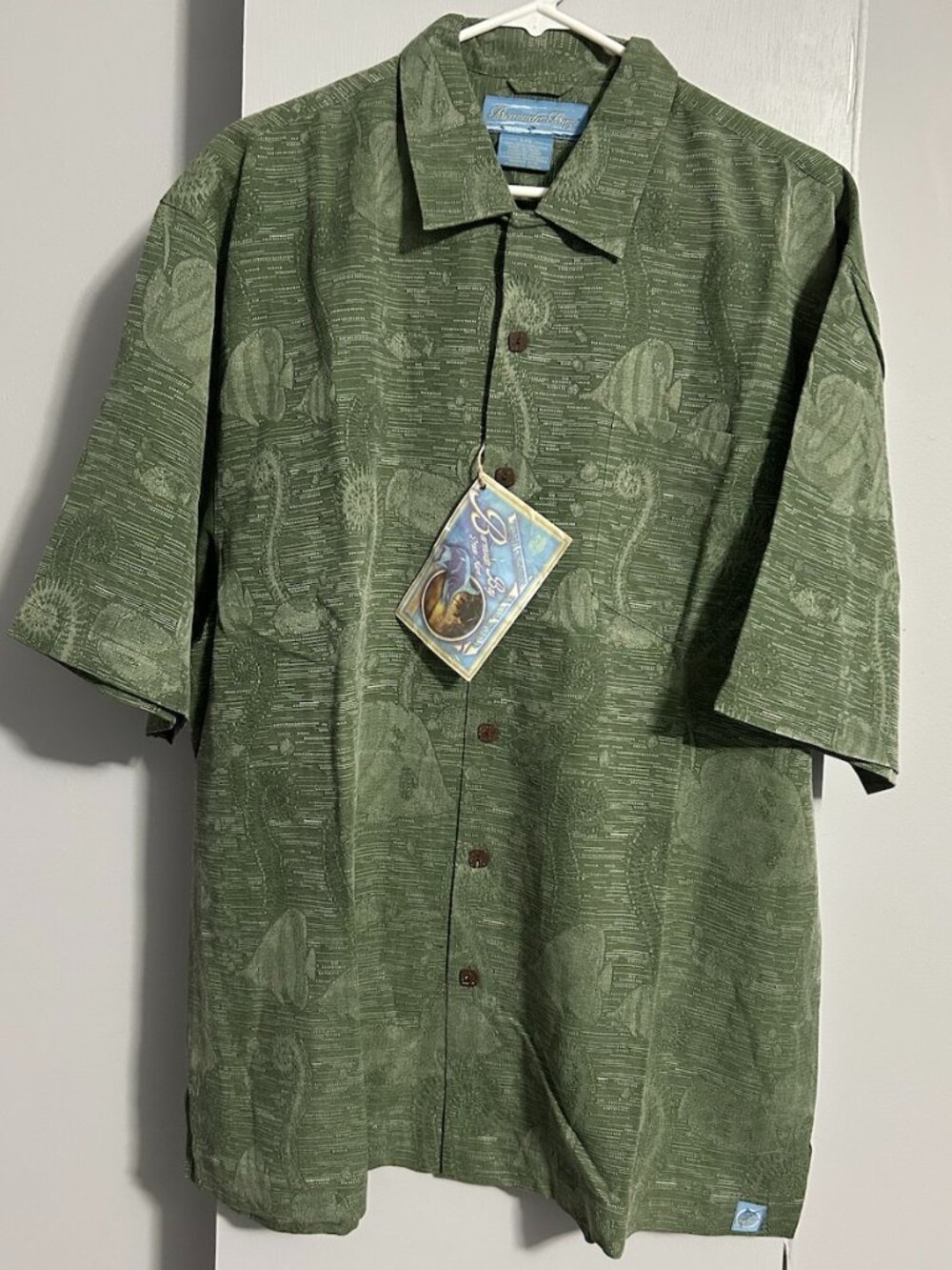 NWT Bermuda Bay 100% Silk Tropical Hawaiian Fish Print Button Down Shirt Men's L